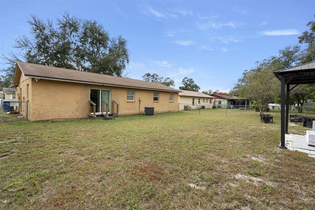 5 BR in Largo