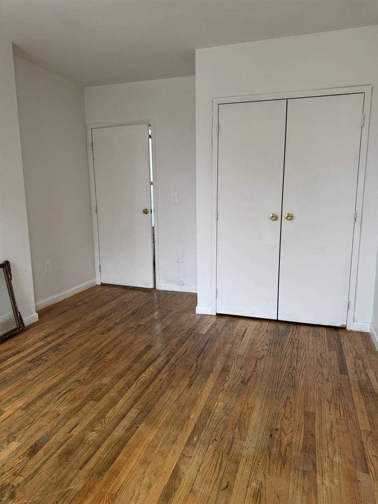 Large room for rent in peaceful Apt