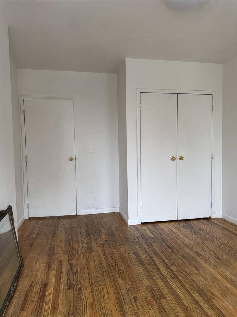 Large room for rent in peaceful Apt