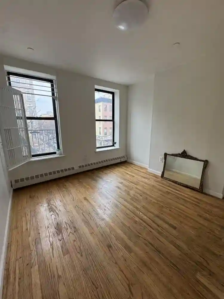 Large room for rent in peaceful Apt