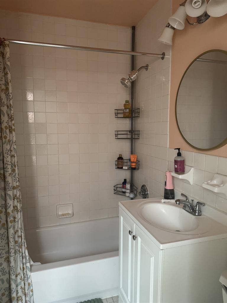 Large room for rent in peaceful Apt