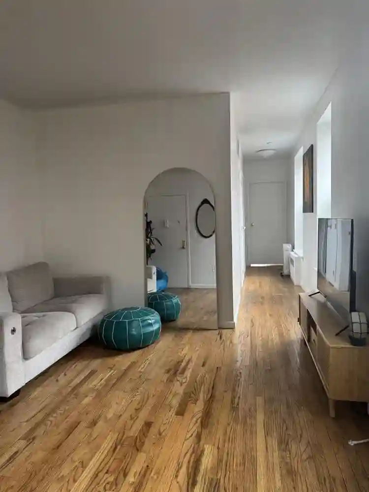 Large room for rent in peaceful Apt