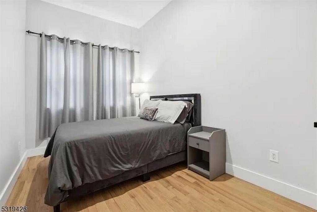 3 BR in Newark