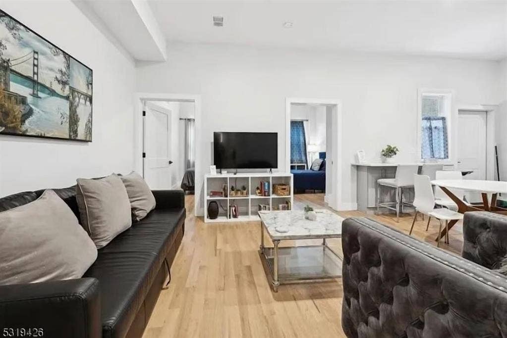 3 BR in Newark