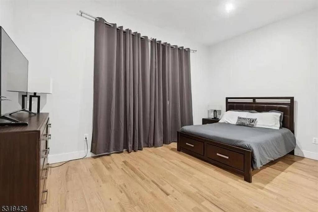 3 BR in Newark