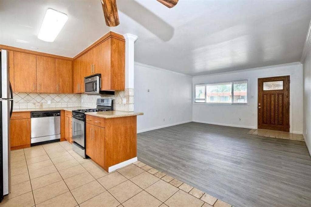 Looking for quite roommates