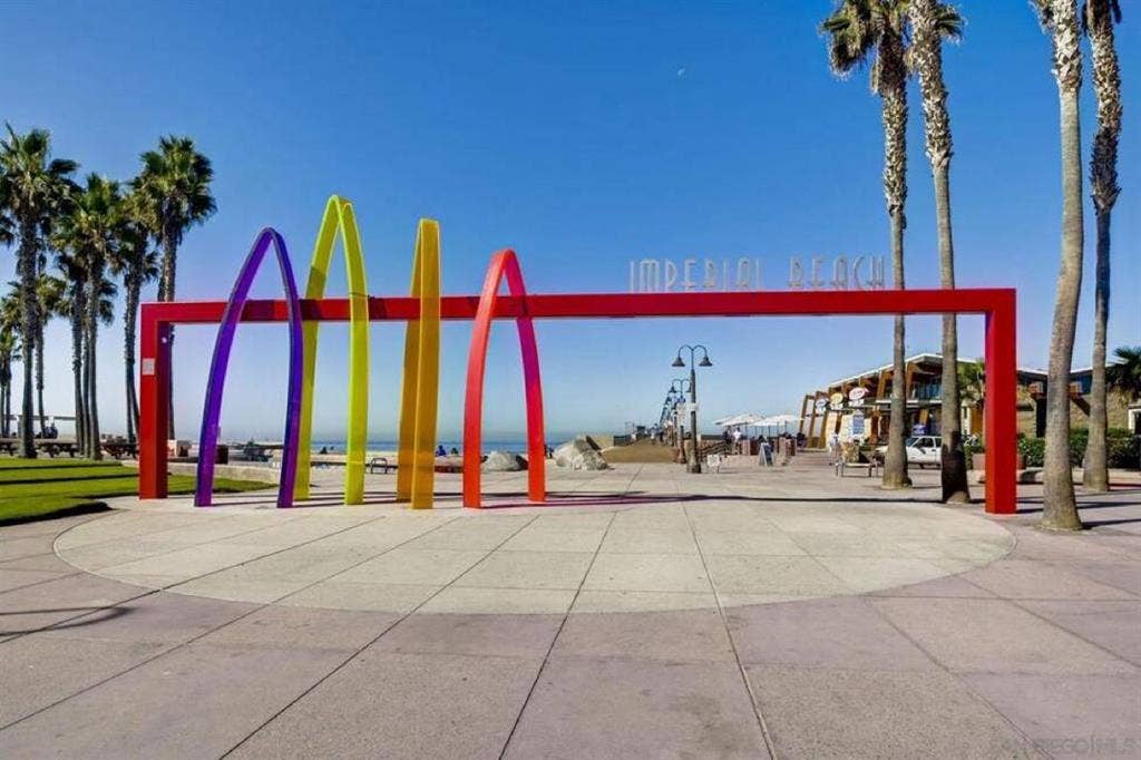 Looking for quite roommates