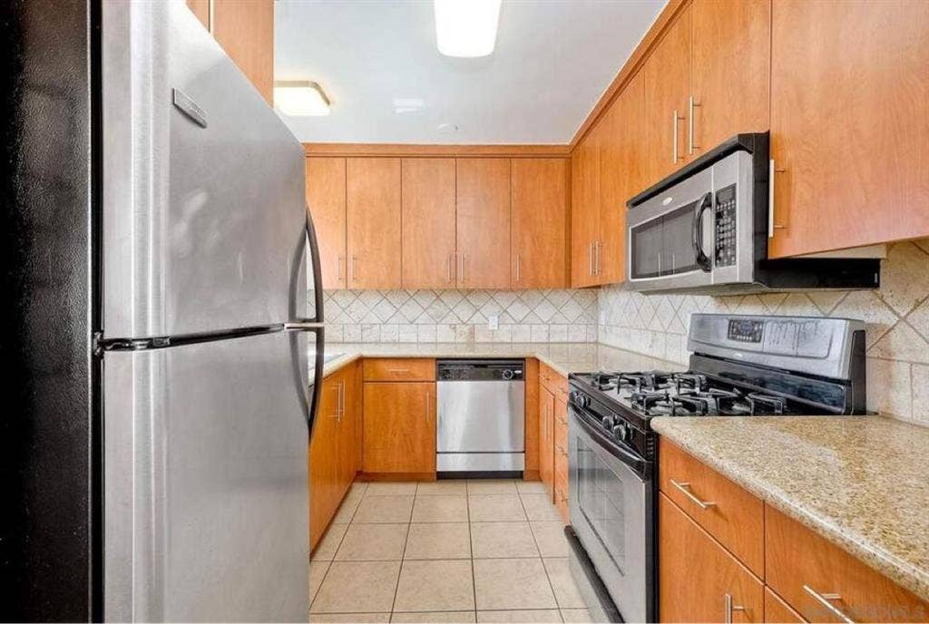 Looking for quite roommates