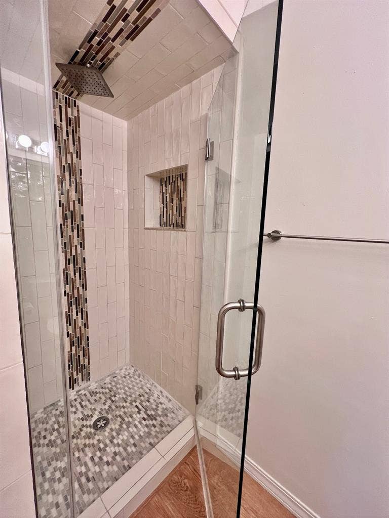 Room for Rent in /bath Condo