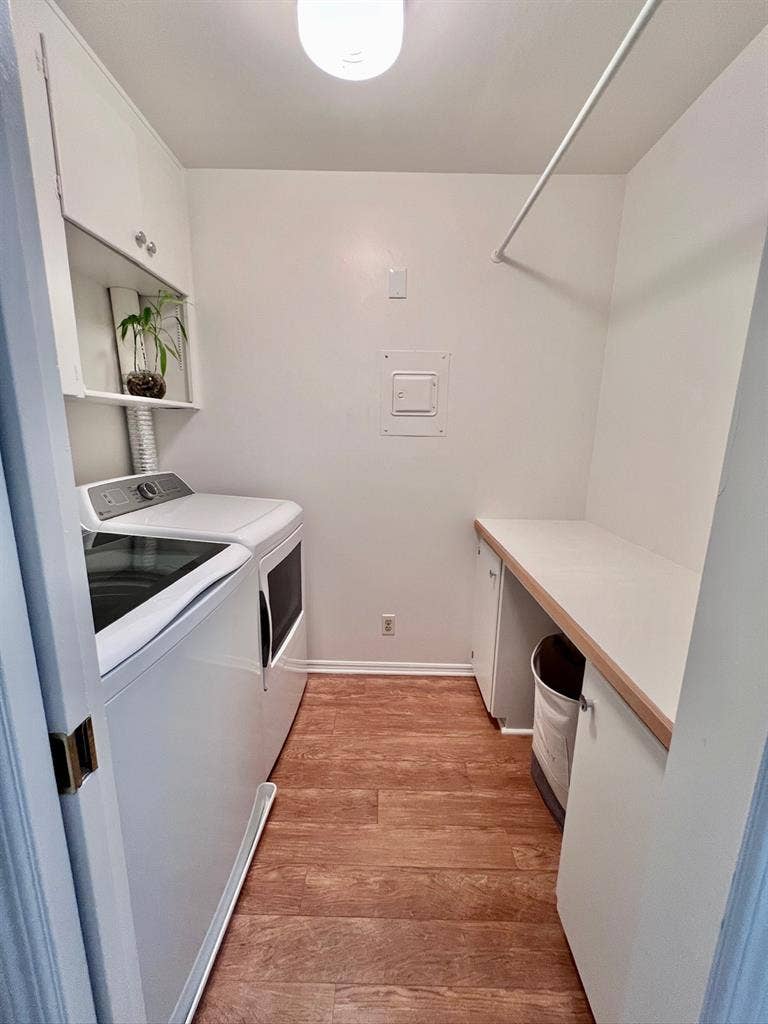 Room for Rent in /bath Condo