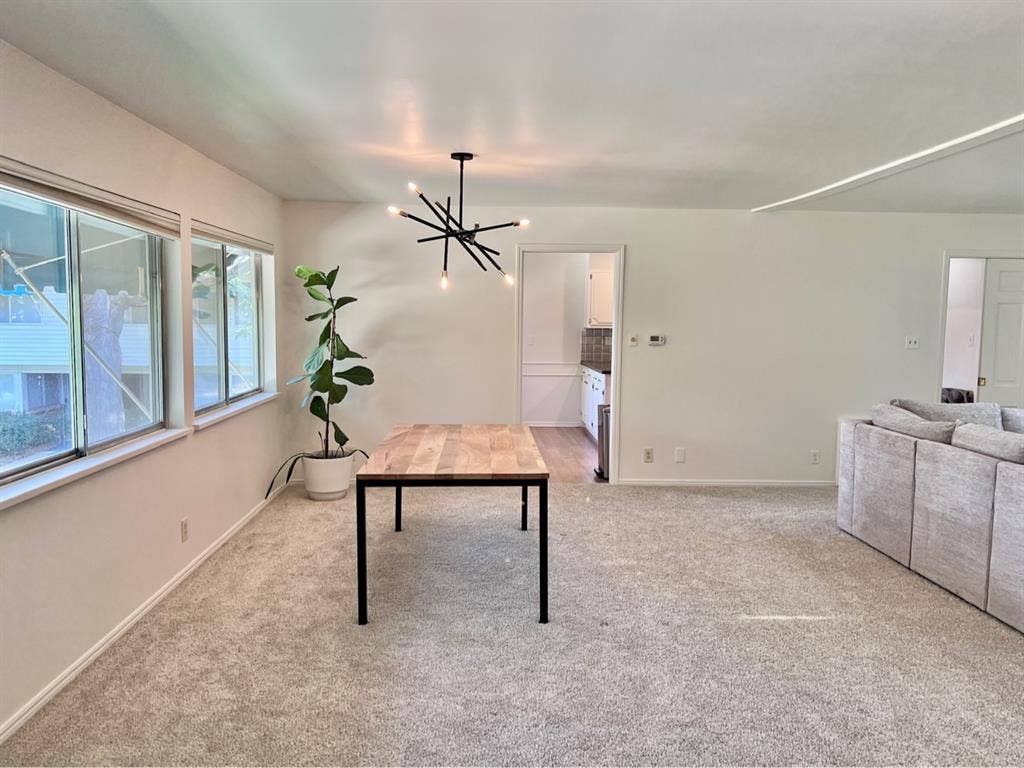 Room for Rent in /bath Condo