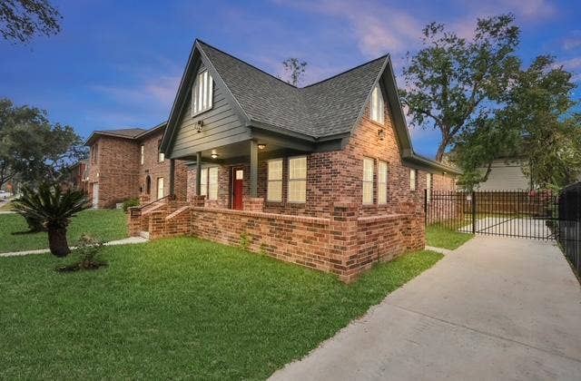 4 BR in Houston