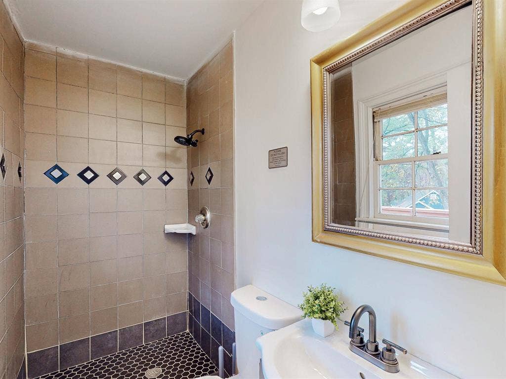 9 BR in Decatur