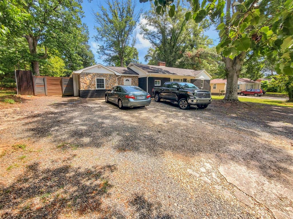 5 BR in Charlotte