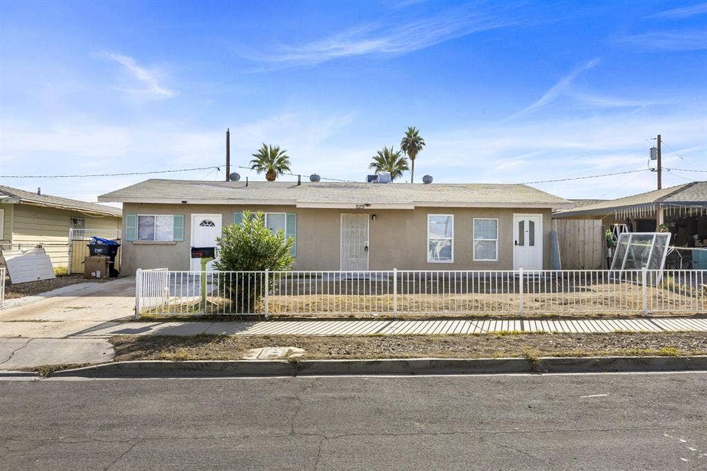 6 BR in Las Vegas