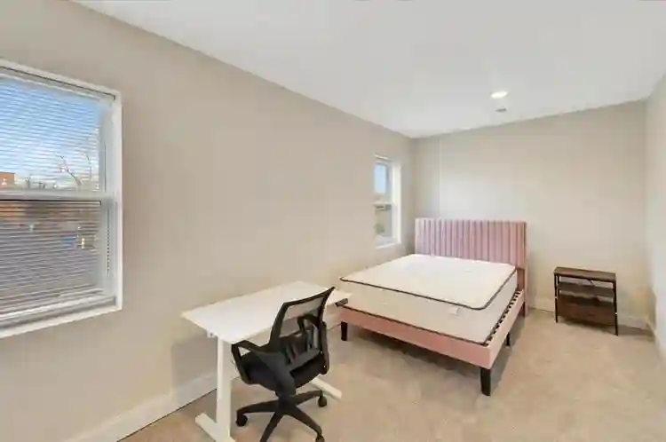 8 BR in Baltimore