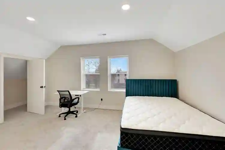 8 BR in Baltimore