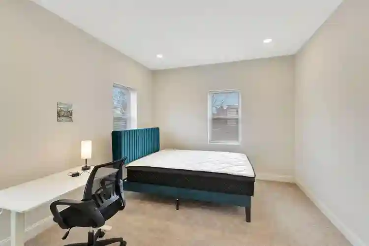 8 BR in Baltimore