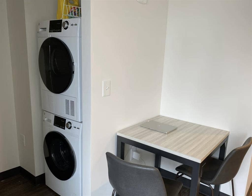 Lease Takeover — Accolade on Chestn