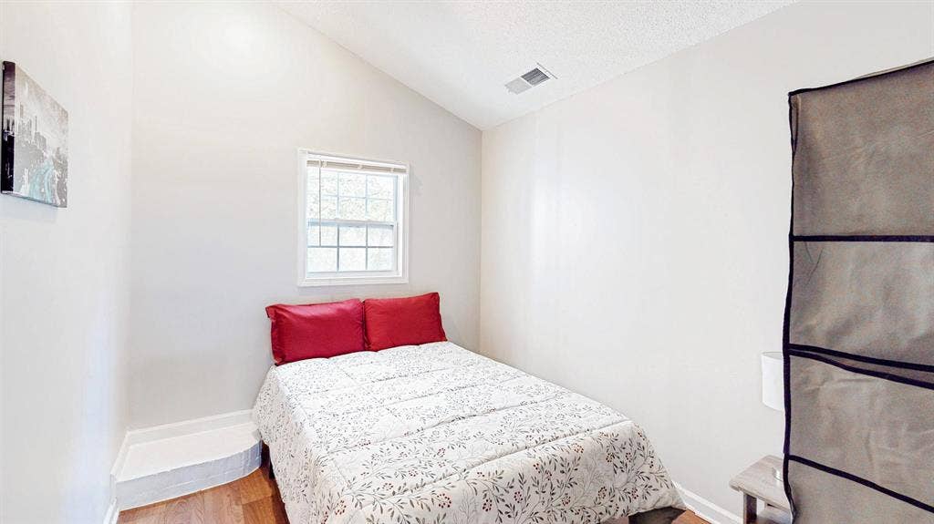 8 BR in Stone Mountain