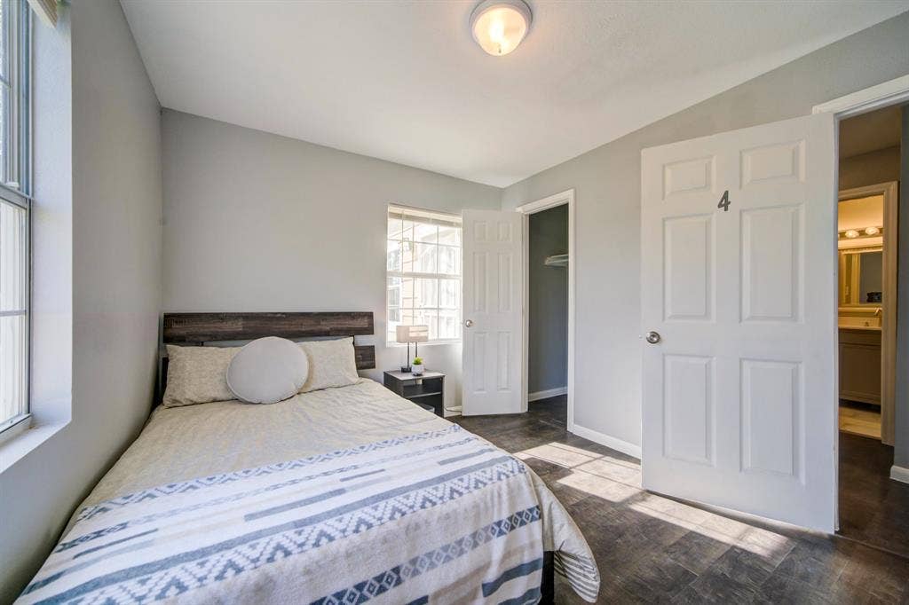 9 BR in Houston