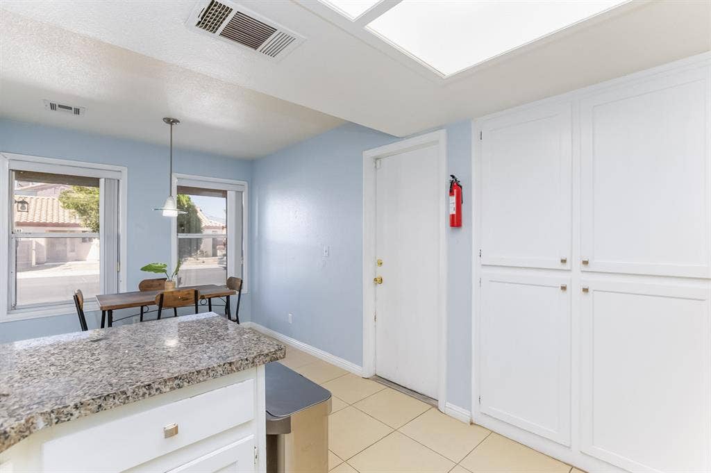 6 BR in Las Vegas