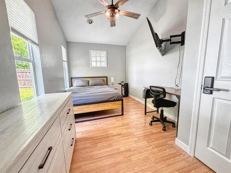 7 BR in DeLand