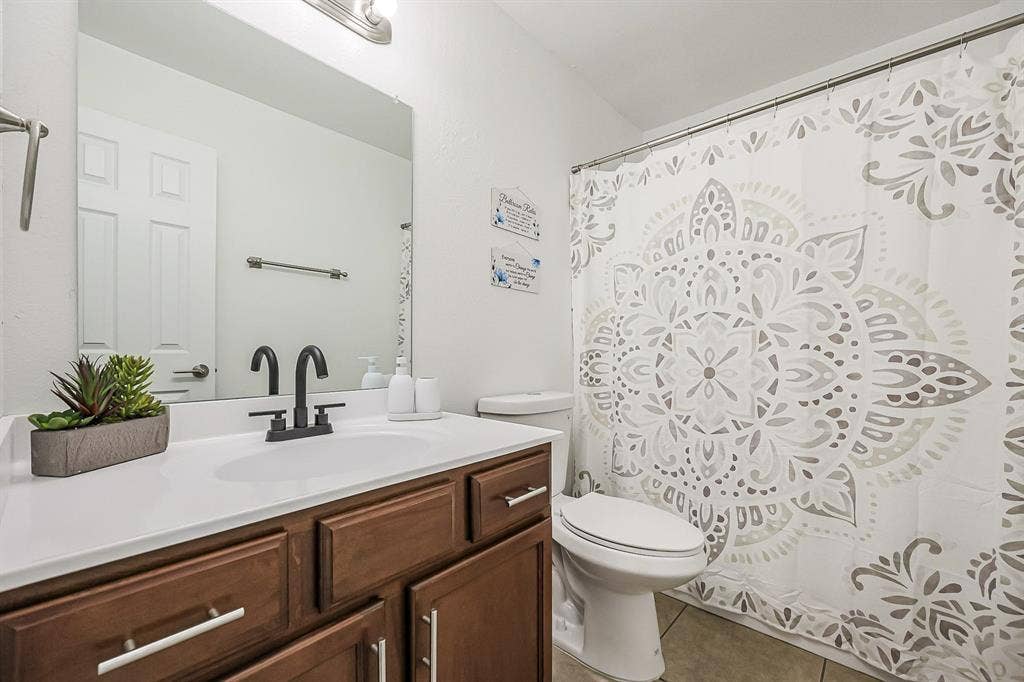 9 BR in Glendale