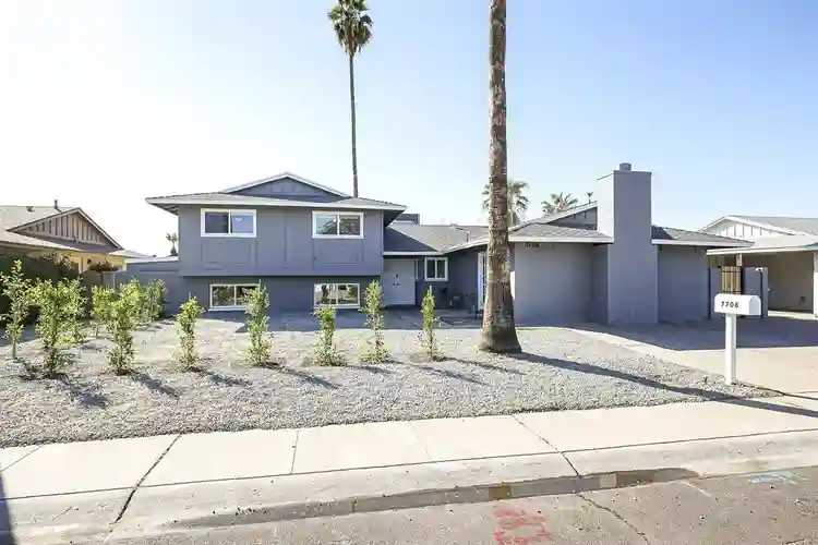 9 BR in Glendale