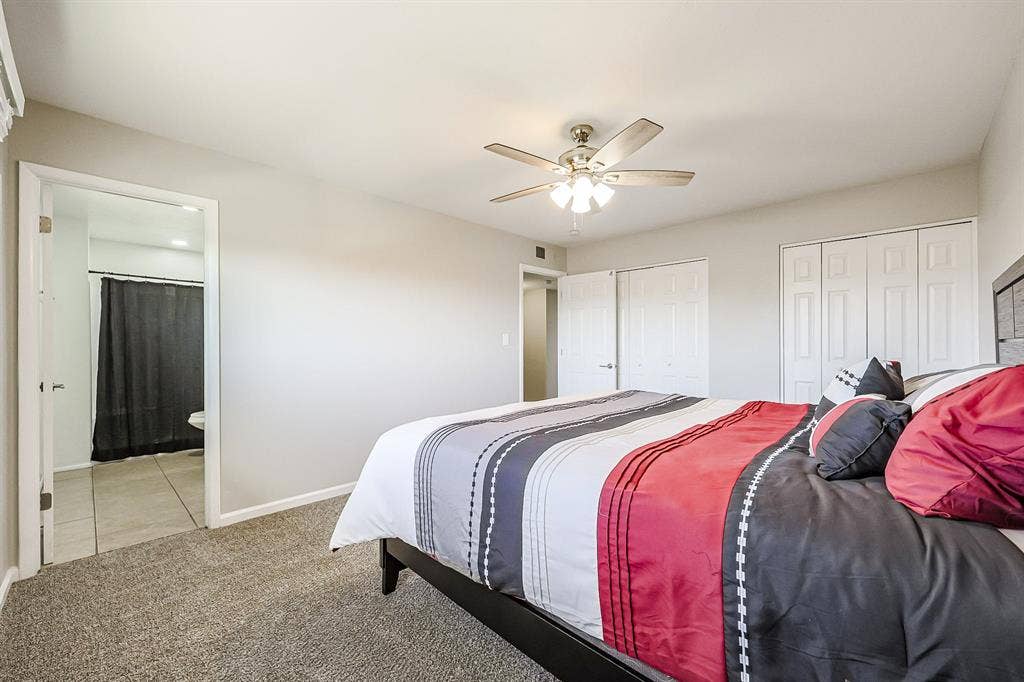 9 BR in Glendale