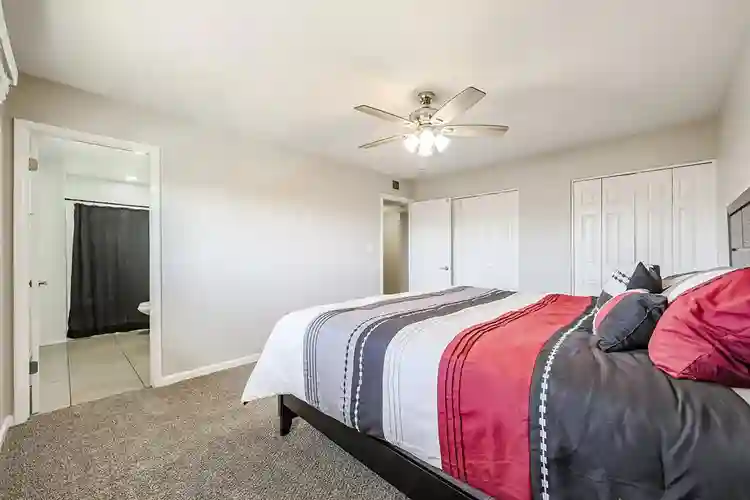 9 BR in Glendale
