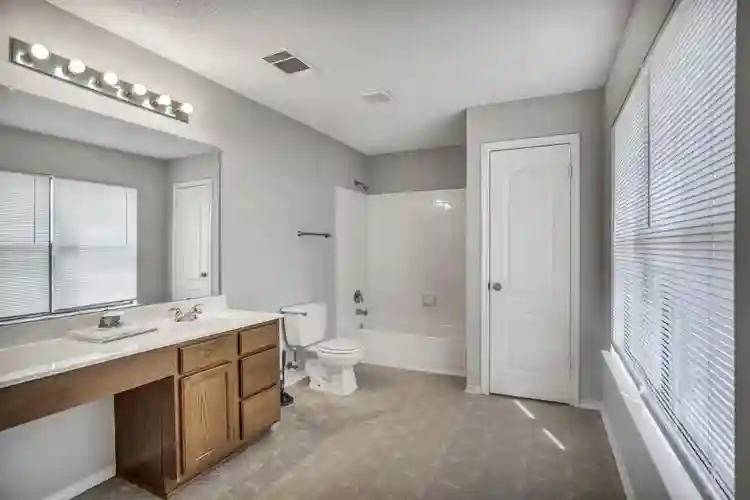 1 BR in Austin