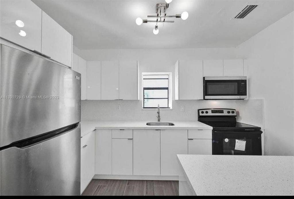2 BR in Miami