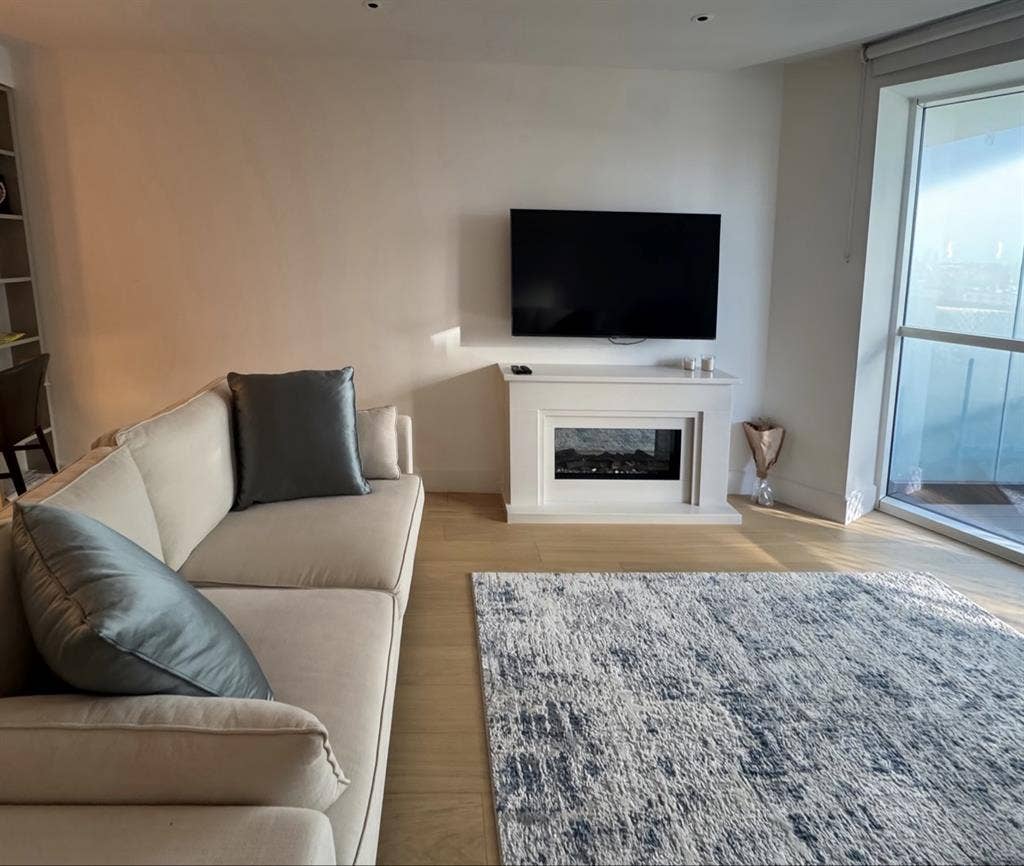 Double Room+Private Bathroom in WCL