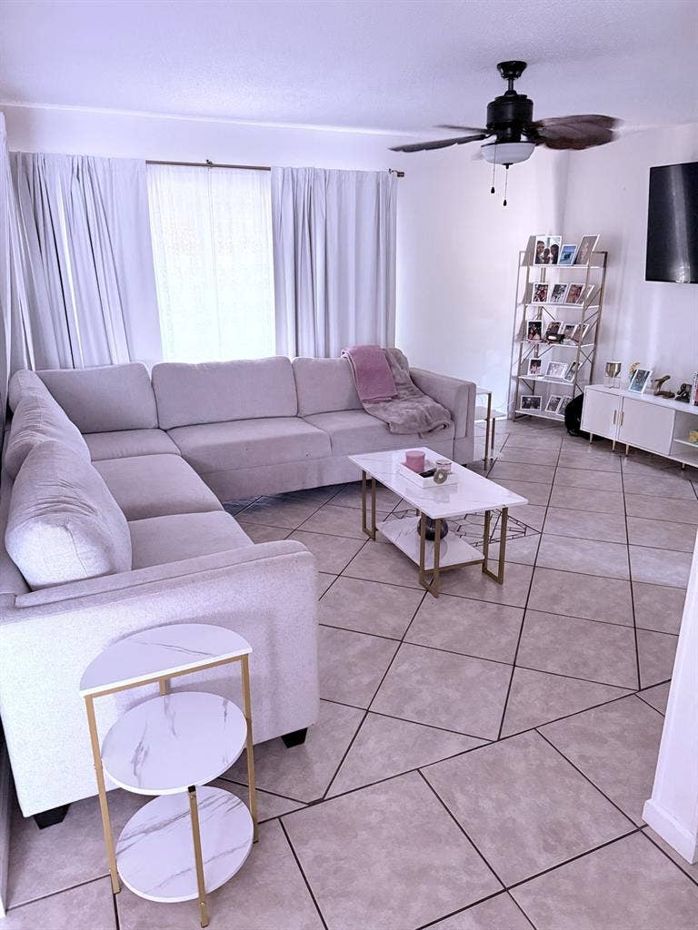 Female rental only Tampa carollwood