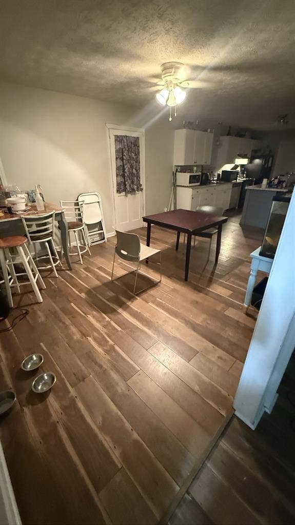 bath with room for rent