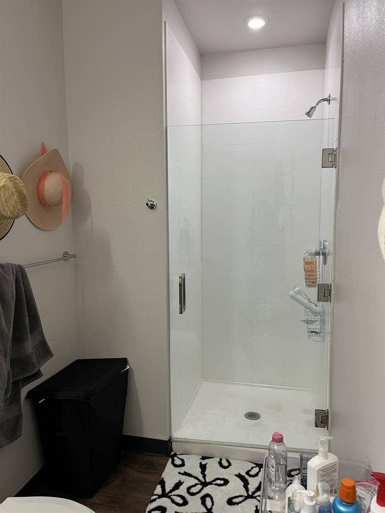 ROOM FOR RENT- MOVE IN ASAP