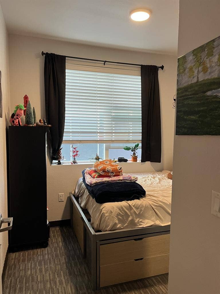 ROOM FOR RENT- MOVE IN ASAP