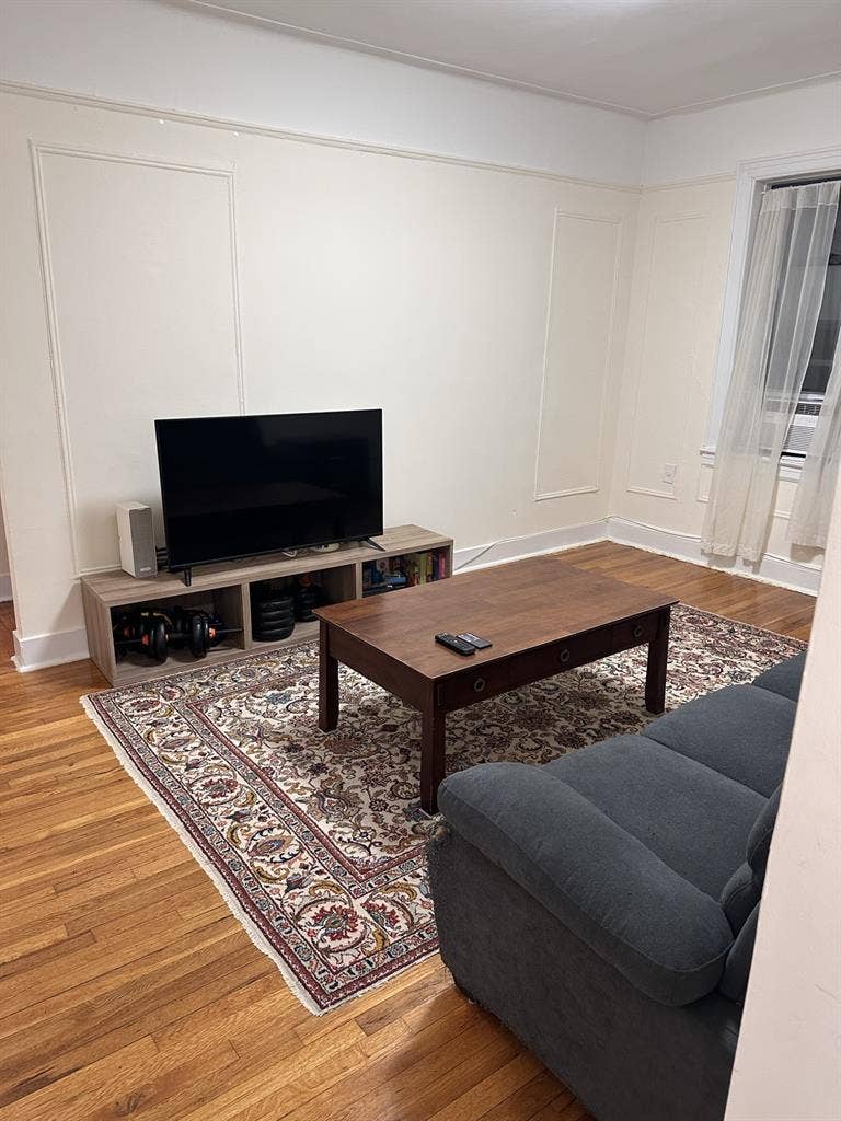 ROOM AVAILABLE long-term sublet!