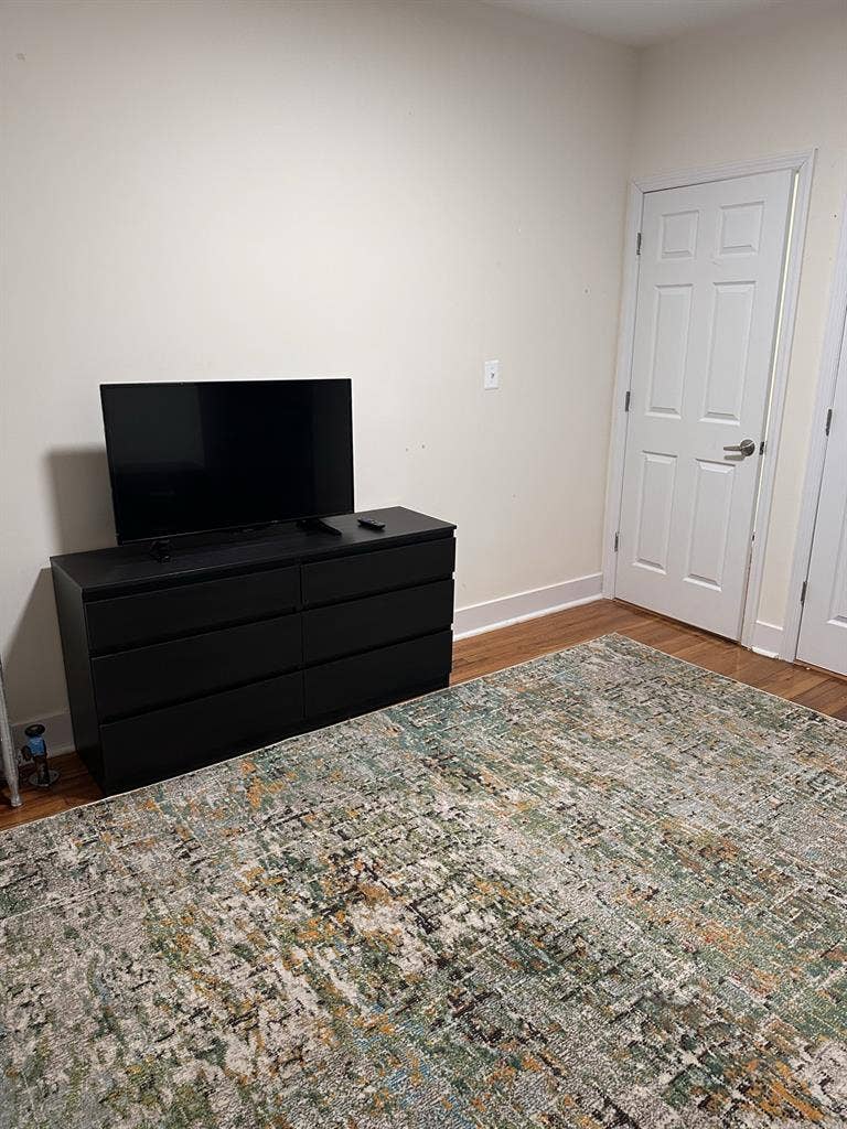 ROOM AVAILABLE long-term sublet!