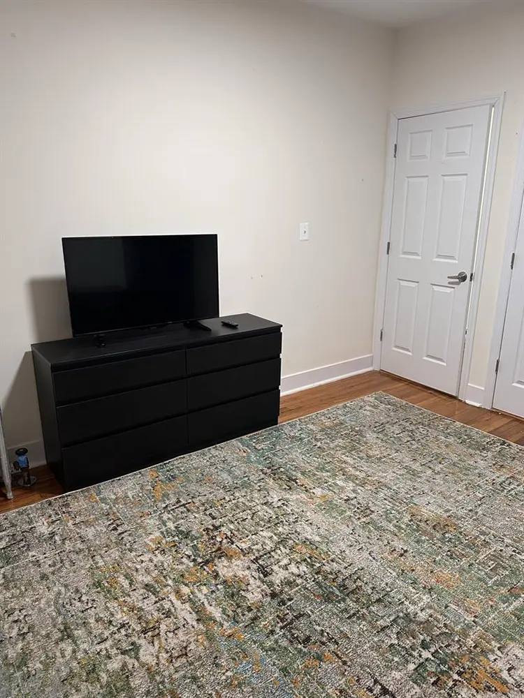 ROOM AVAILABLE long-term sublet!