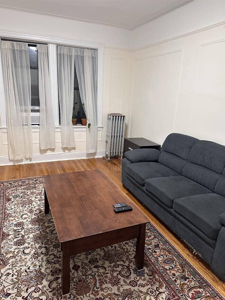 ROOM AVAILABLE long-term sublet!