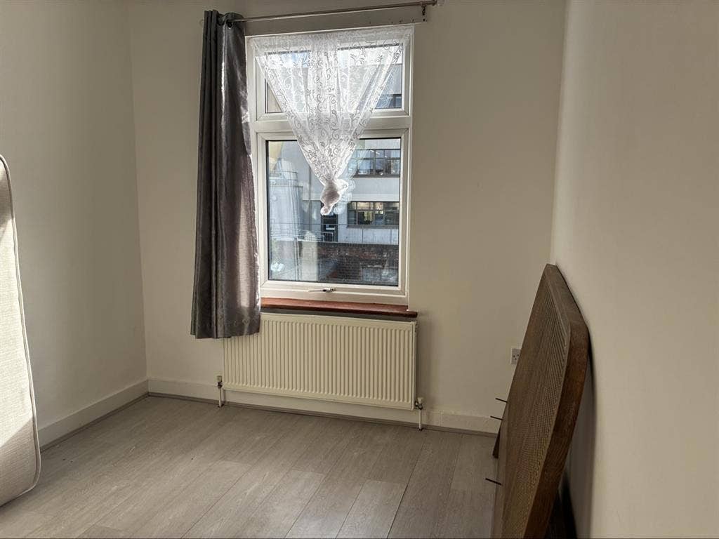 Looking for a housemate!