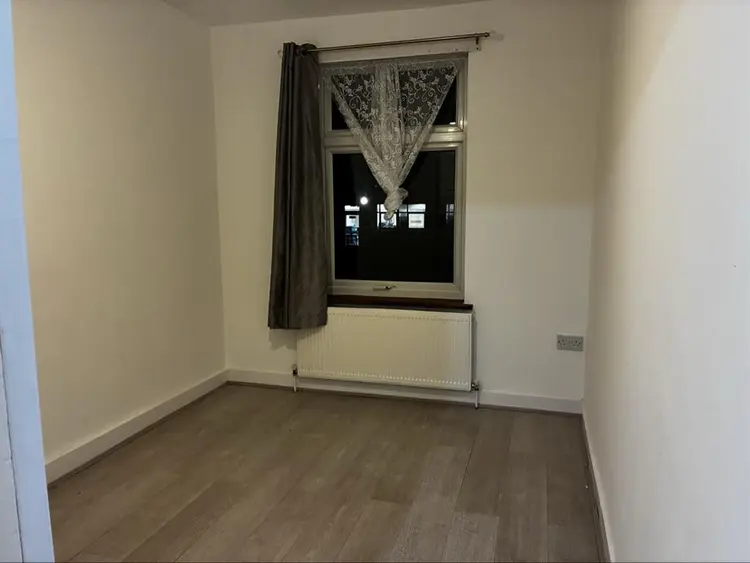 Looking for a housemate!