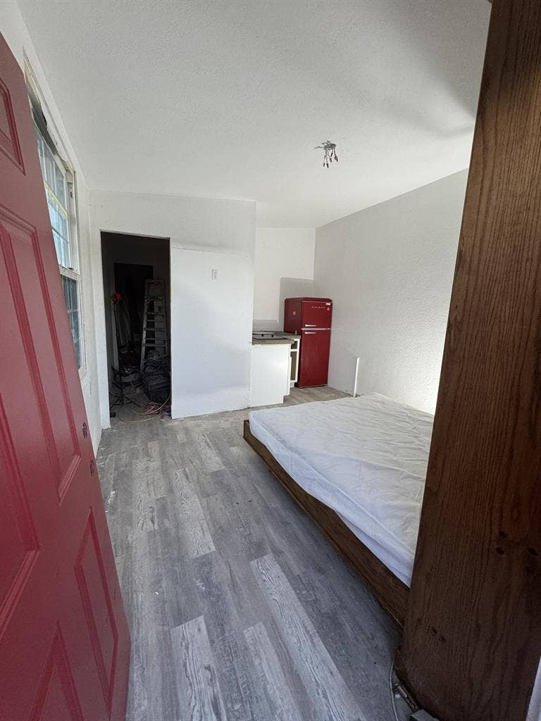 Remodeled Downtown Studio