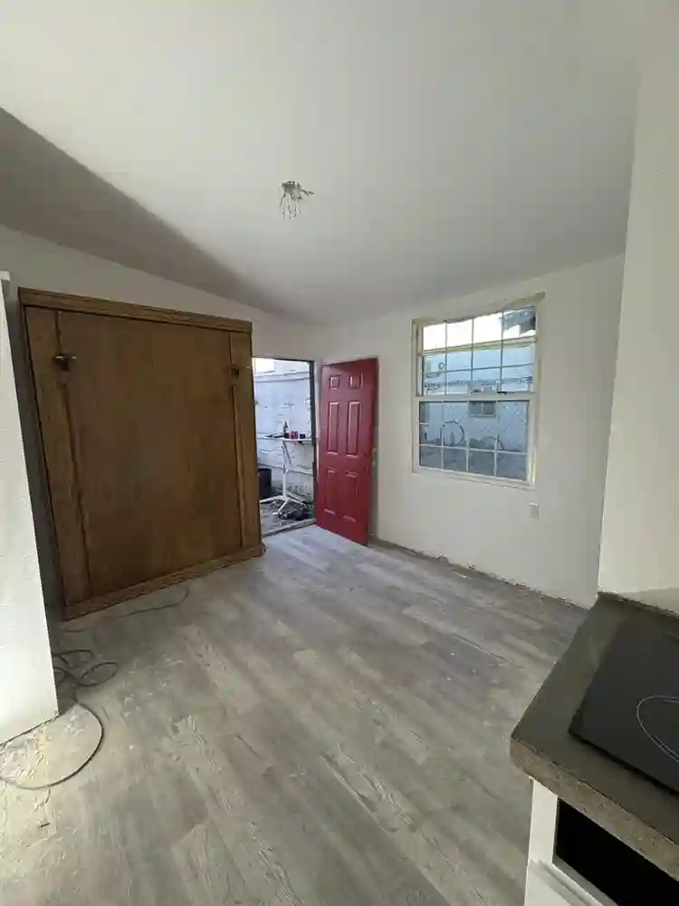 Remodeled Downtown Studio