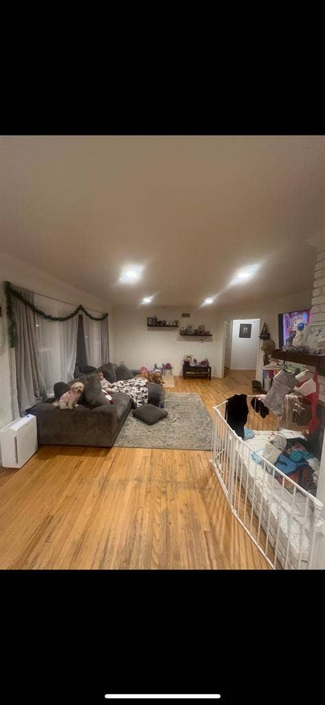 Female only. No pets sorry :( MAY