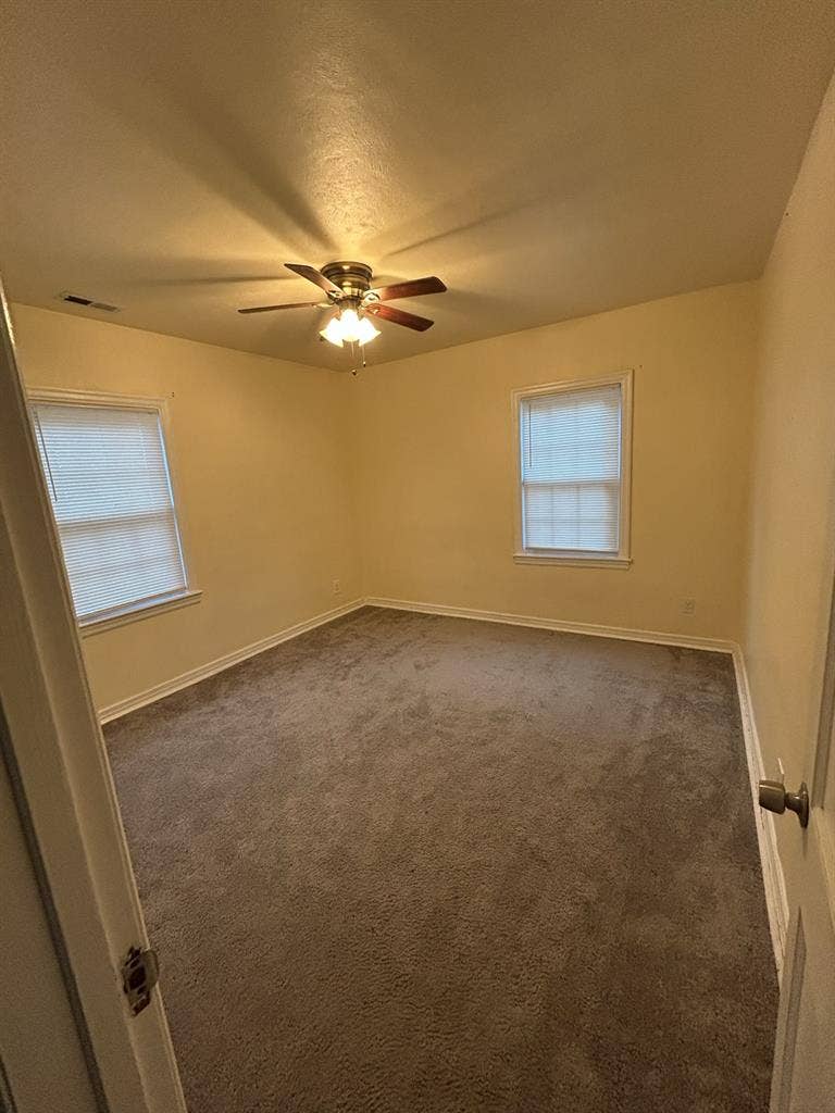 Non-furnished room for rent Hampton