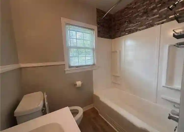 Non-furnished room for rent Hampton