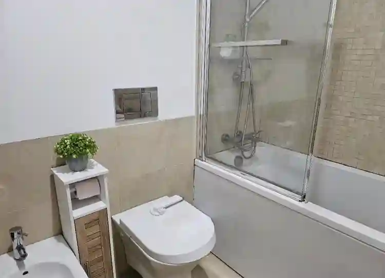 Double bedroom w/ private bathroom